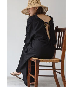 BONJOUR SAGAN公式オンラインストア / バックデザインVネックワンピース