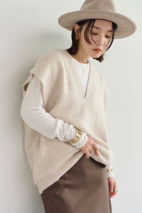 ディープVネックニットベスト