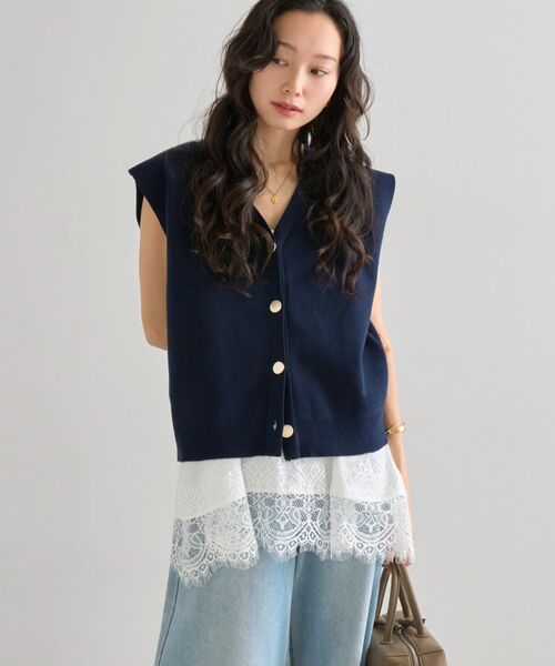 ゴールド釦ボクシーニットベスト