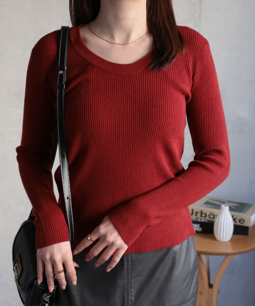 Uネックリブニット