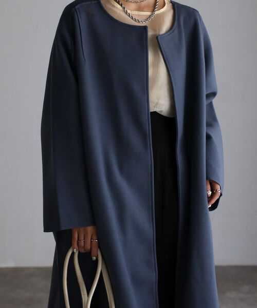ボリュームノーカラーロングコート