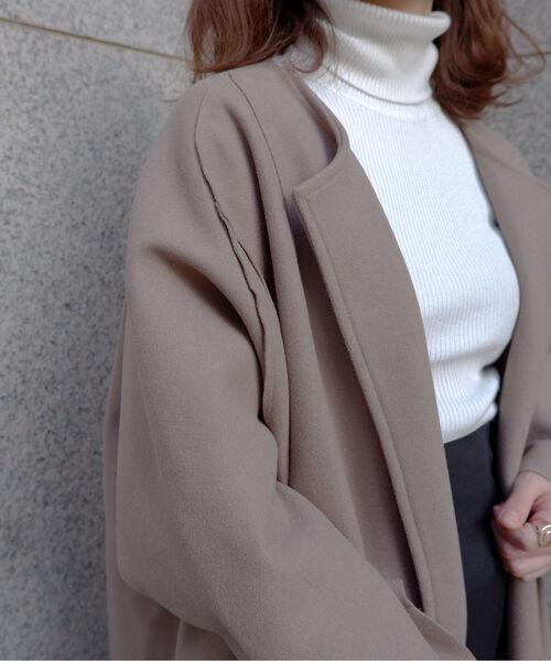 グレイッシュベージュ