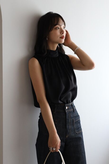 stand neck sleeveless blouse / スタンドネックノースリブラウス　　　　　　　　　　　　　　　　　　　　　　