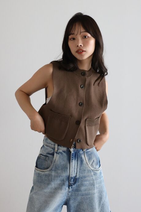 black button mini pocket dry touch knit vest / 黒釦ミニポケットドライタッチニットベスト