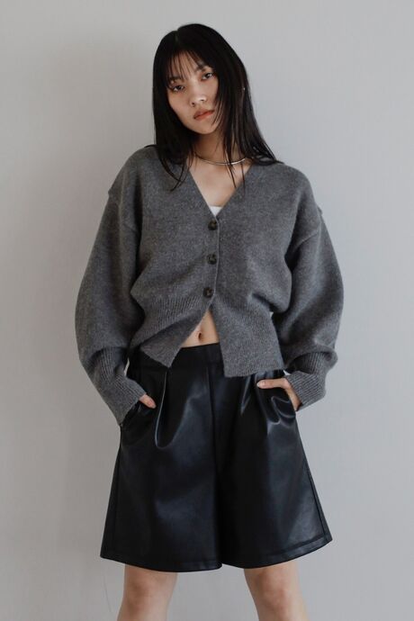 stretch fake leather bermuda pants / ストレッチフェイクレザーバミューダパンツ