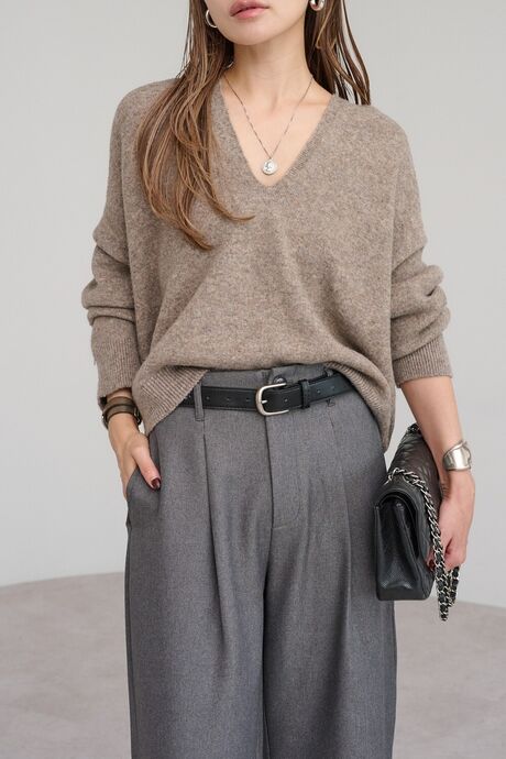 プレート付ドレープニット