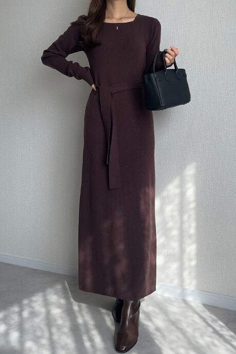 【骨格ストレート向け】ベルト付きスクエアネックニットワンピース