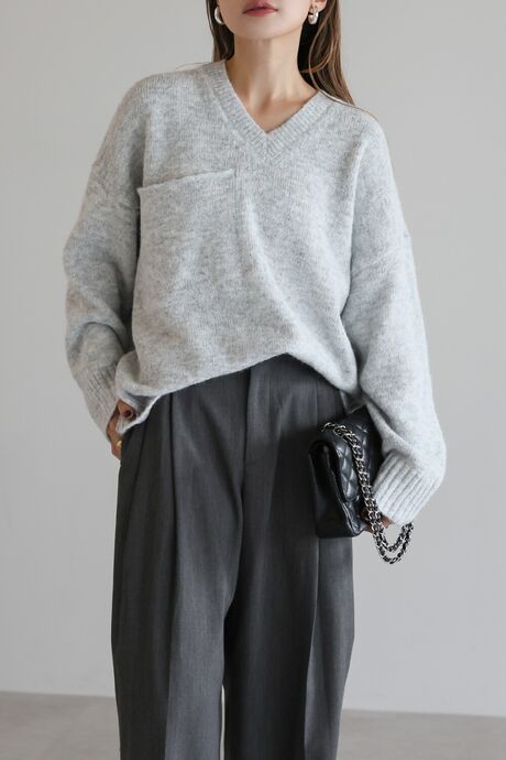 アクセントポケットVネックニット
