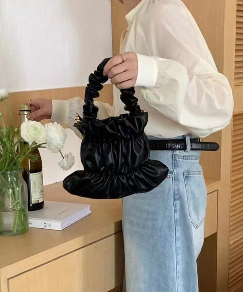 ブラック