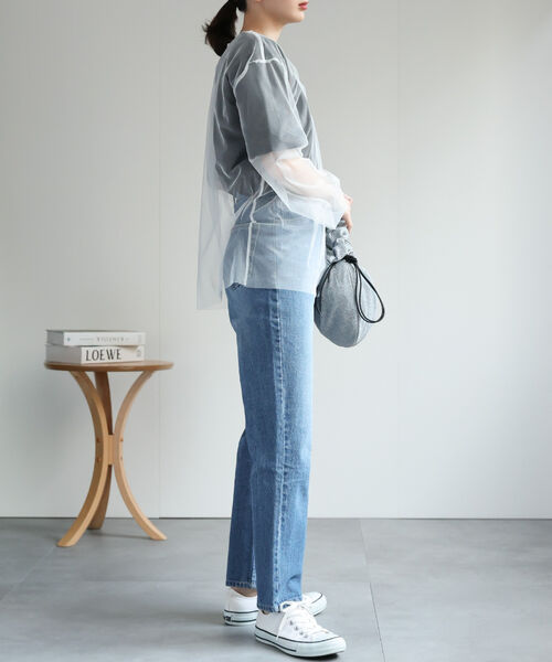 オフホワイト着用、model：162cm