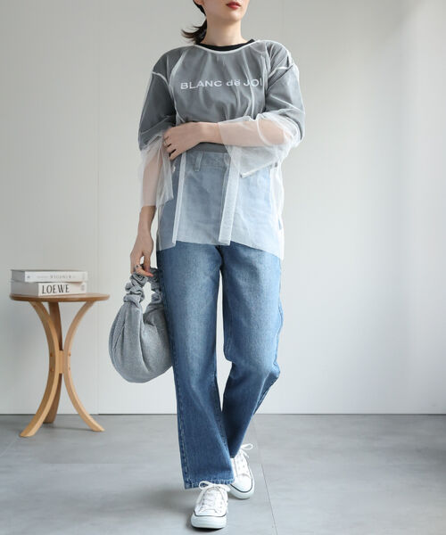 オフホワイト着用、model：162cm