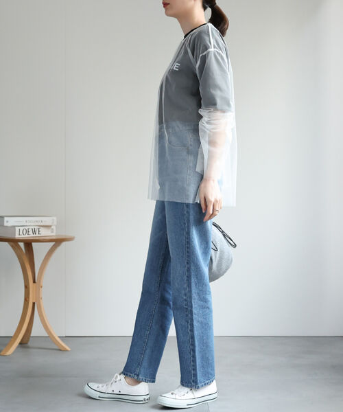 オフホワイト着用、model：162cm