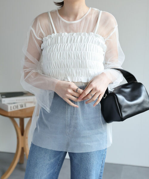 オフホワイト着用、model：162cm