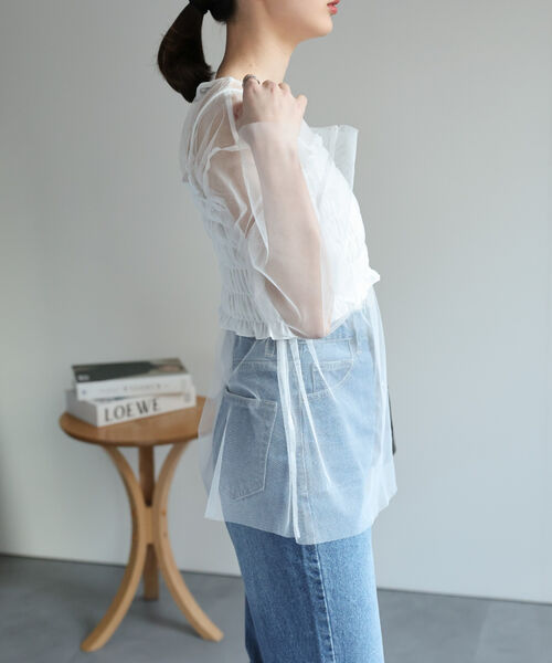 オフホワイト着用、model：162cm