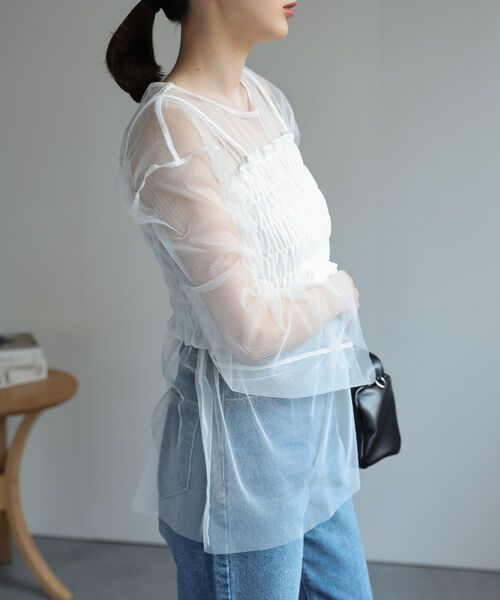 オフホワイト着用、model：162cm