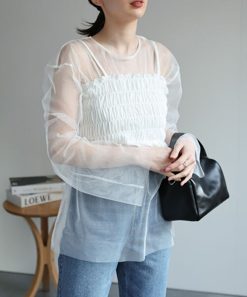 オフホワイト着用、model：162cm