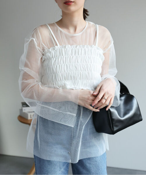 オフホワイト着用、model：162cm
