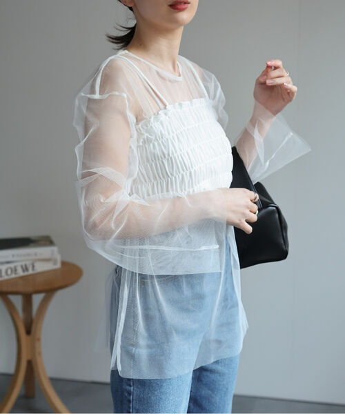 オフホワイト着用、model：162cm