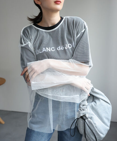 オフホワイト着用、model：162cm