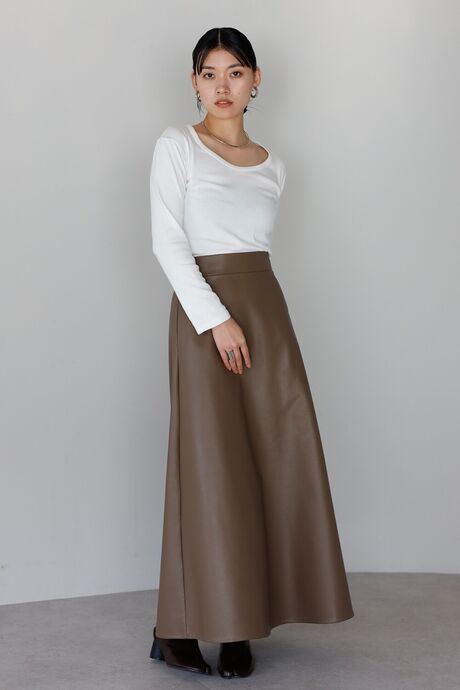 fake leather high waisted flare skirt / フェイクレザーハイウエストフレアスカート