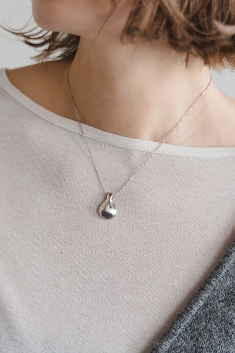 ミニマルドロップネックレス