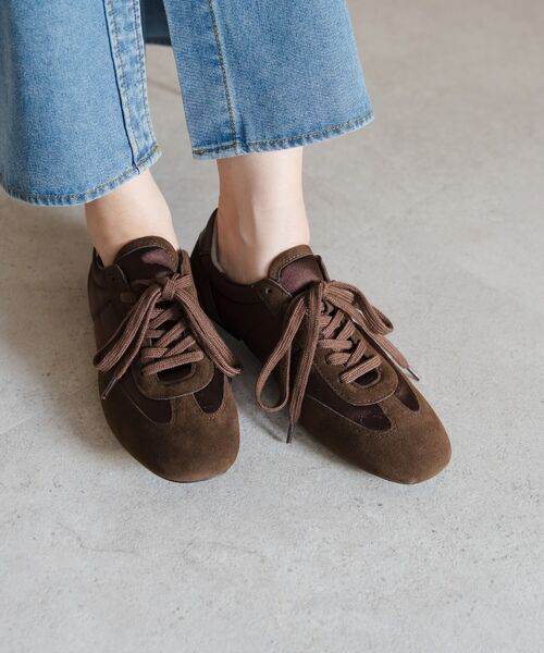 ロープロファイルスニーカー　