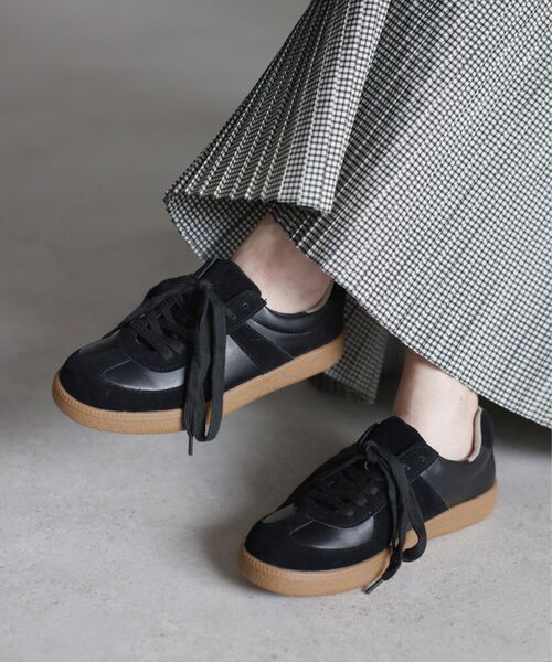 プラットフォームレトロスニーカー