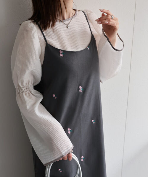 配色 シアーブラウス