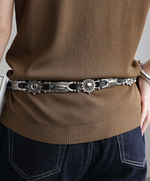 ＜バックの装飾＞
バックスタイルもスタイリッシュになります