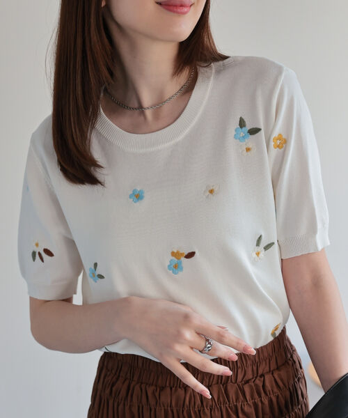 マルチカラーフラワー刺繍ニット