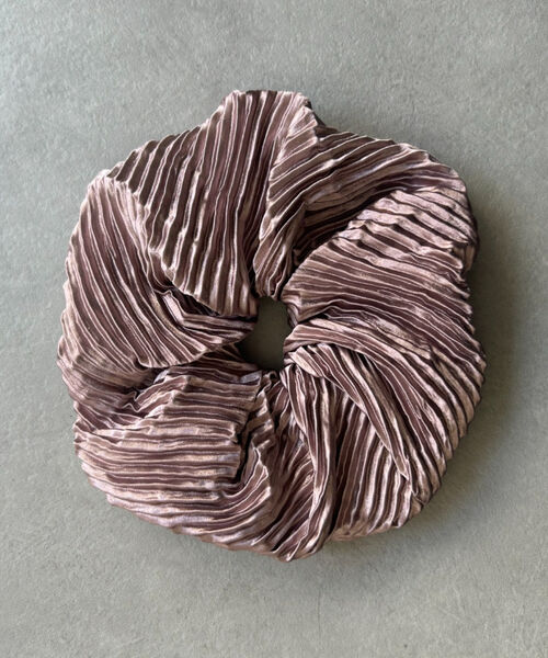 モカ：サテンプリーツ素材