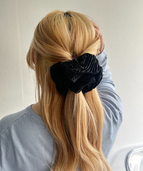 ブラック：ベロアリブ素材で立体感があります