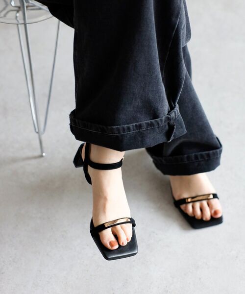 ゴールドバーサンダル